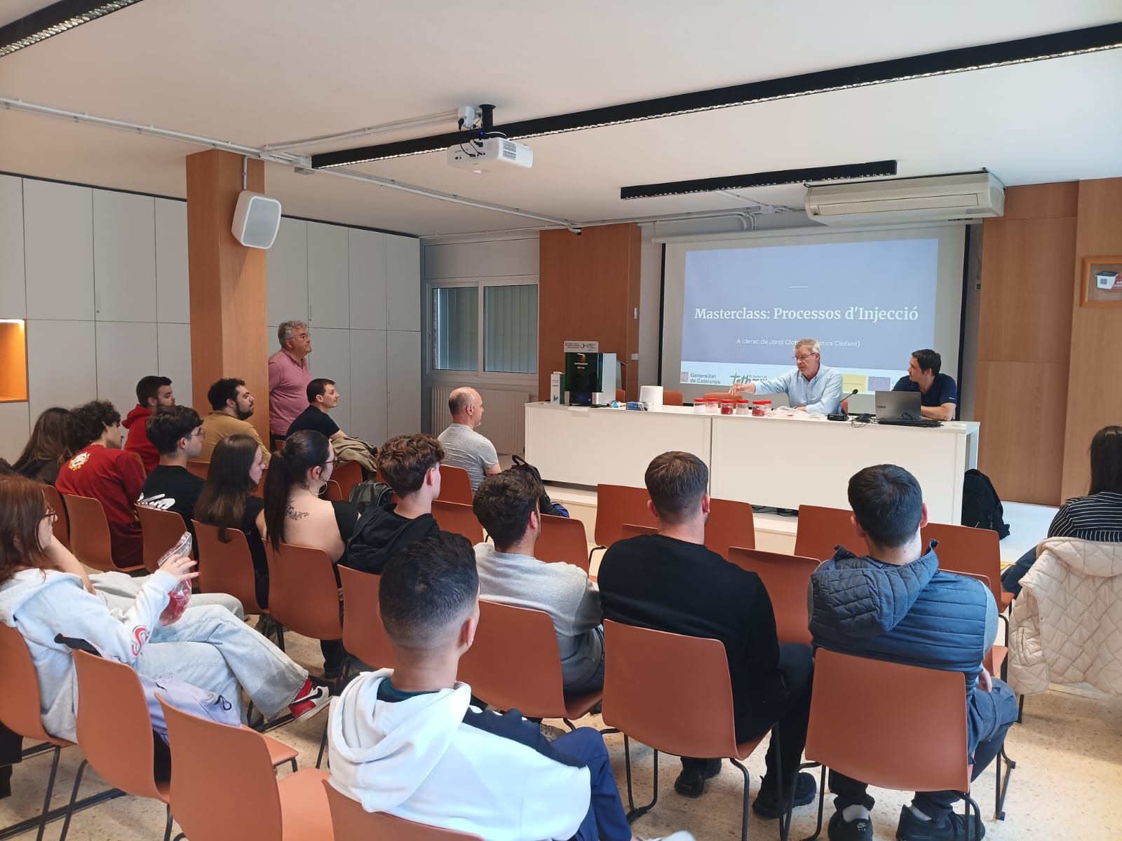 Innovació i sostenibilitat en la injecció de plàstics
